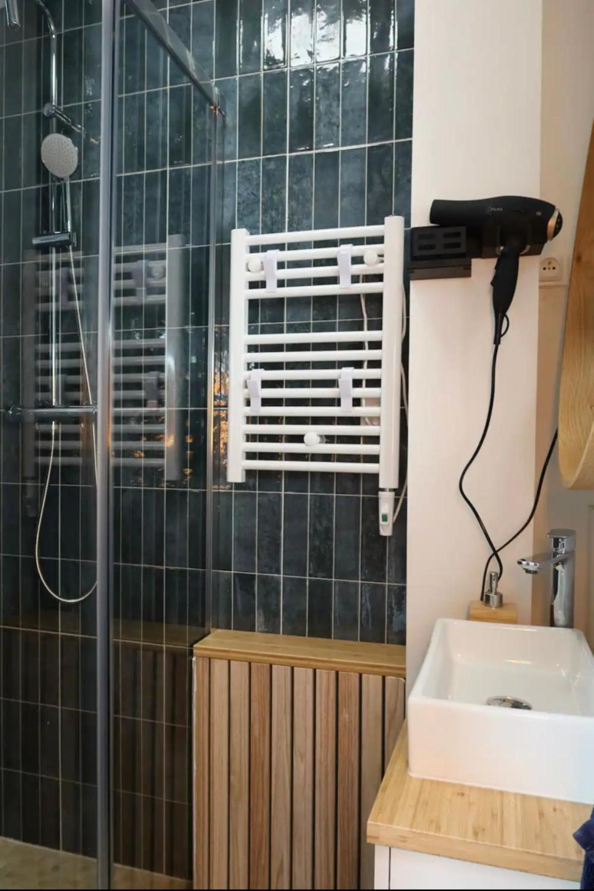 Charmant Appartement Cosy A Сюрен Екстериор снимка